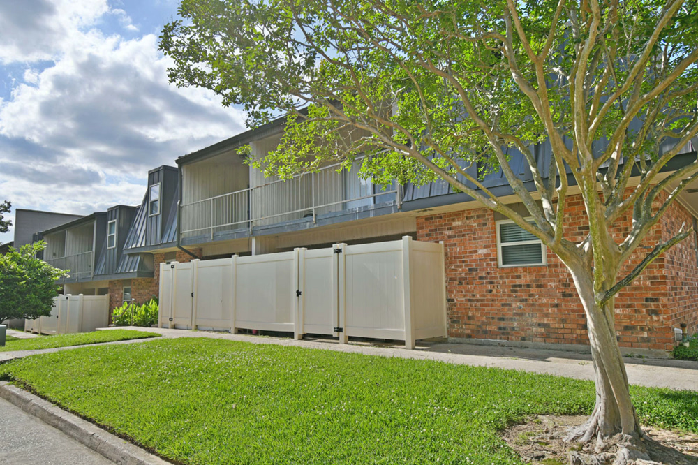 Apartments in Baton Rouge LA Hampton Court Apartments (833) 552 8907 Apartments in Baton Rouge LA Hampton Court Apartments (833) 552 8907