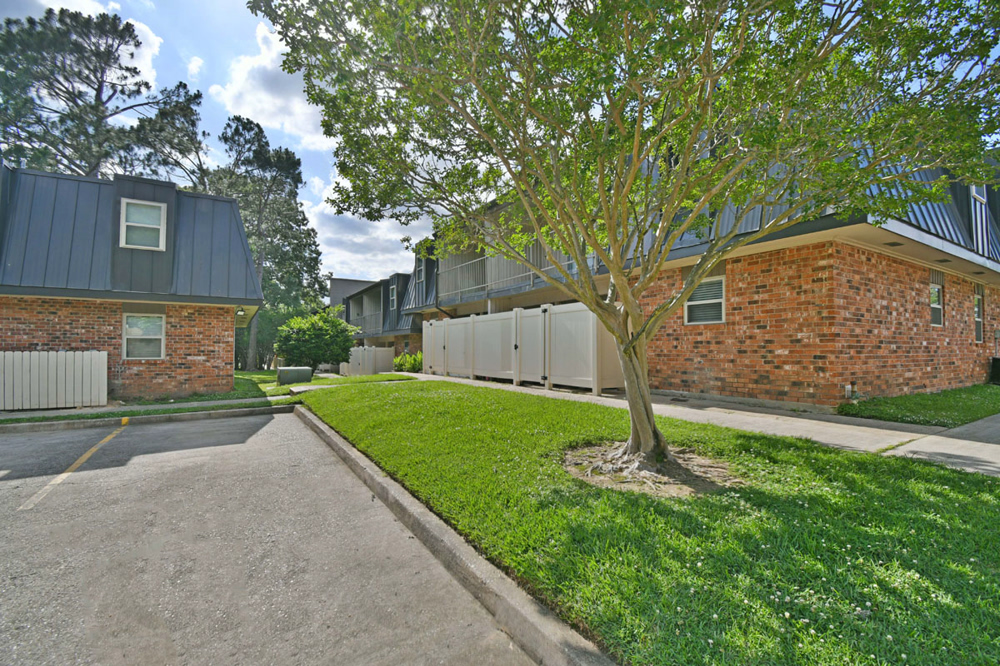 Apartments in Baton Rouge LA Hampton Court Apartments (833) 552 8907 Apartments in Baton Rouge LA Hampton Court Apartments (833) 552 8907