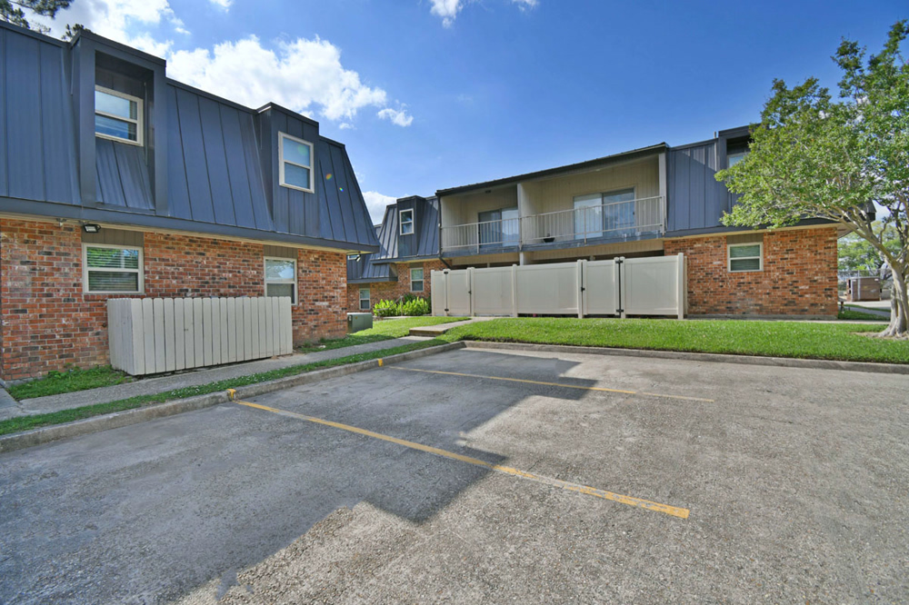 Apartments in Baton Rouge LA Hampton Court Apartments (833) 552 8907 Apartments in Baton Rouge LA Hampton Court Apartments (833) 552 8907