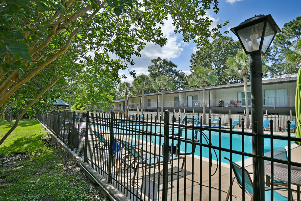 Apartments in Baton Rouge LA Hampton Court Apartments (833) 552 8907 Apartments in Baton Rouge LA Hampton Court Apartments (833) 552 8907