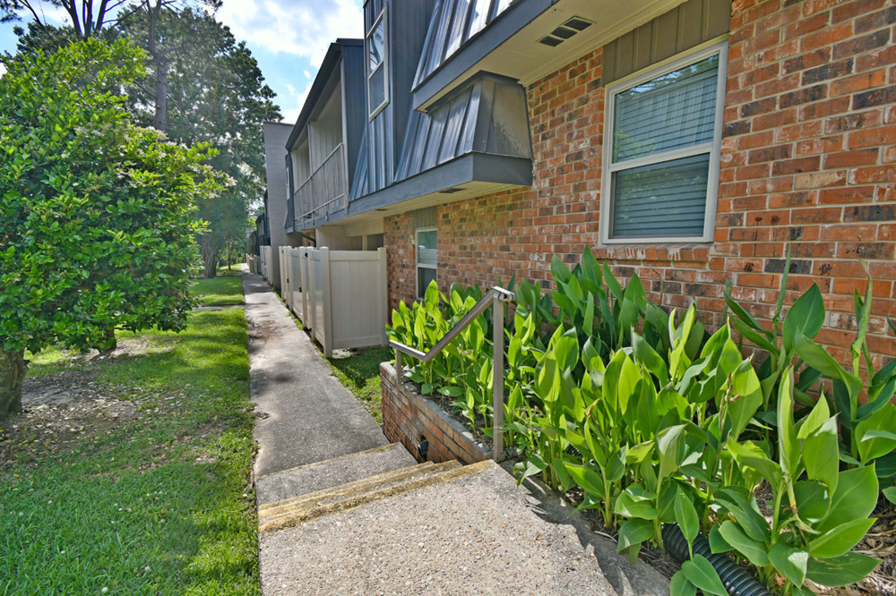 Apartments in Baton Rouge LA Hampton Court Apartments (833) 552 8907 Apartments in Baton Rouge LA Hampton Court Apartments (833) 552 8907