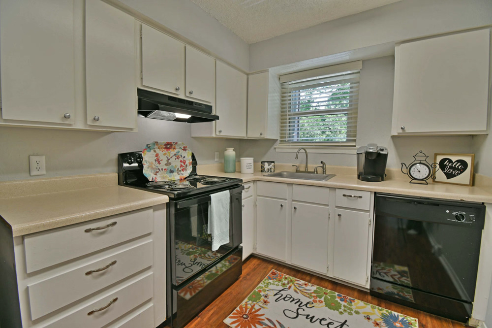 Apartments in Baton Rouge LA Hampton Court Apartments (833) 552 8907 Apartments in Baton Rouge LA Hampton Court Apartments (833) 552 8907